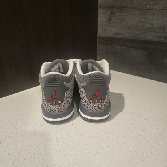 Jordan Retro 3 - Picture 2 of 5